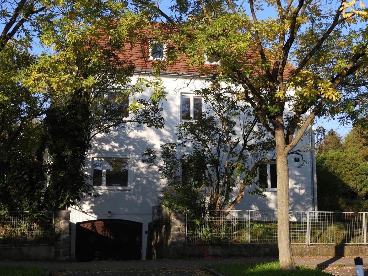 FAMILY APARTMENT LINZ Wohnen mit Garten am Fusse des Pöstlingbergs TOP LAGE Villenviertel Exterior foto